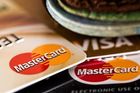 Безопасно ли давать посторонним номер своей банковской карты?