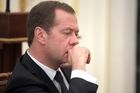 Медведев призвал не допускать резких скачков цен на рыбу и морепродукты