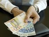 Слуги народа. Чиновникам увеличат зарплаты несмотря на бюджетную дыру