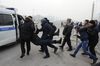 В Казахстане возобновились митинги против девальвации тенге