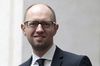 Экс-премьер Украины обвинил Яценюка в зарплате «не по заслугам»