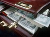 Страсти по доллару. Россиянам хотят запретить хранение американской валюты