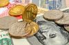 Удачное вложение. Как лучше инвестировать валюту