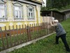 Идите в суд!Если у вас сносят дачу или отключают воду