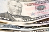 Запрет россиянам владеть долларами США сочли опасным популизмом