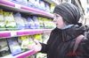 Цены не будут падать вместе с долларом – экономист