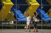 «Чому нам не дают грошей?» Что простые украинцы думают о кредитах МВФ