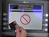 Кто хочет отменить наличку и почему не получится