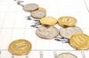 В начале торгов вторника курс евро снижался на 18 копеек,доллар – рос на 28